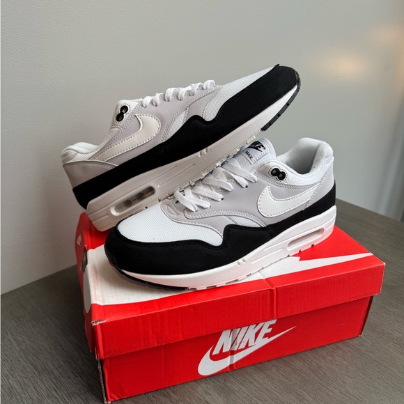 Nike Other - Nike Men's Air Max 1